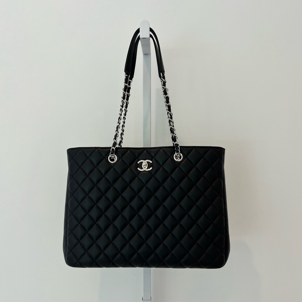 CHANEL BLACK QUILTED LEATHER TIMELESS TOTE NEW! - Picture 4 of 17